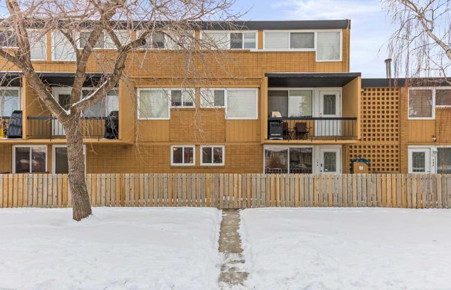 103 - 607 69 Avenue Sw, Home with 3 bedrooms, 1 bathrooms and 1 parking in Calgary AB | Image 1