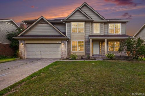 19144 Red Oak Ln, Brownstown, MI, 48193-8802 | Card Image