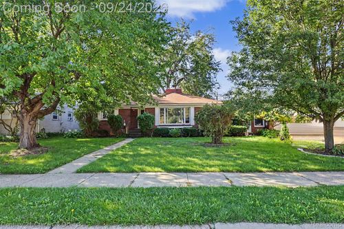 22300 Lanse St, Saint Clair Shores, MI, 48081-1341 | Card Image