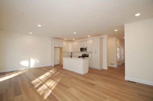 3B Dearborn St, Manchester, NH, 03103-3614 | Card Image