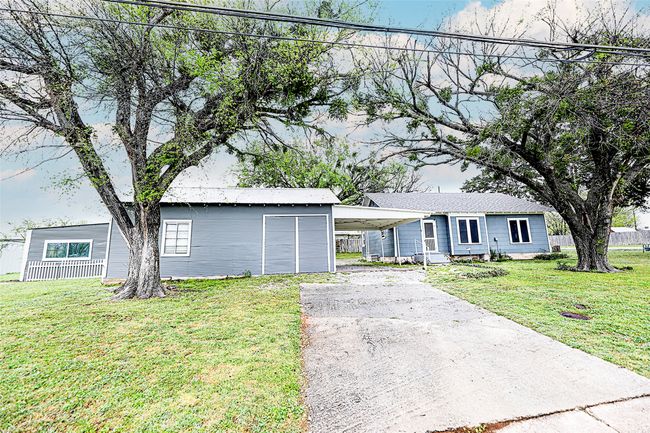 304 Rock Hill Rd, House other with 2 bedrooms, 1 bathrooms and null parking in Bowie TX | Image 6