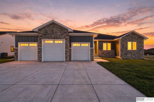 9520 Delano Dr, Lincoln, NE, 68516-1772 | Card Image