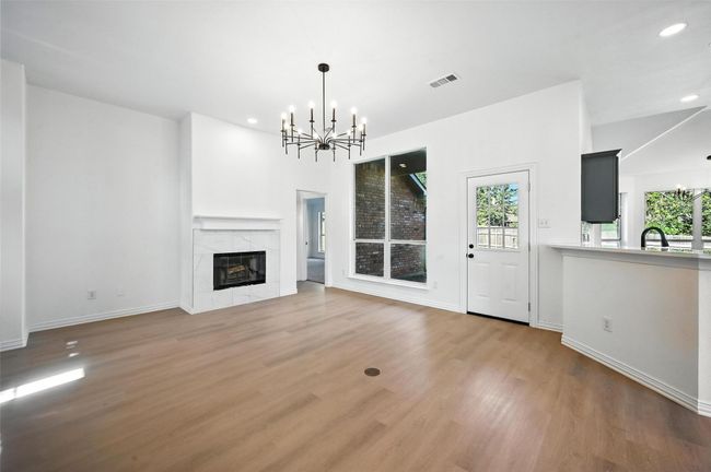 713 Madeline Ct, House other with 3 bedrooms, 2 bathrooms and null parking in Azle TX | Image 5