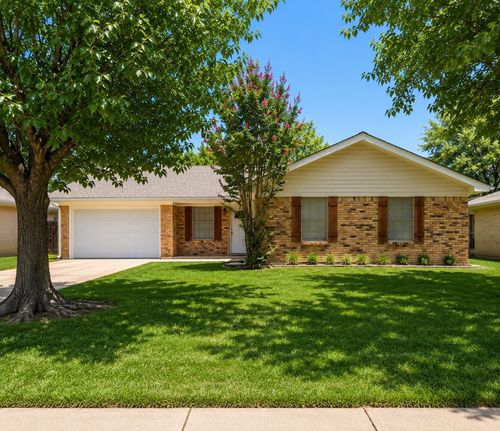 900 Prestwick St, Bedford, TX, 76022-7853 | Card Image