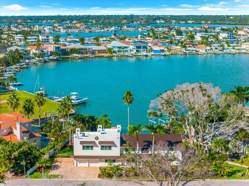 16895 1st St E, NORTH REDINGTON BEACH, FL, 33708-1418 | Card Image