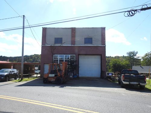 812 E Main St, Fries, VA, 24330-4520 | Card Image