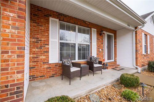 2206 Martina Dr, Washington, MO, 63090-5287 | Card Image
