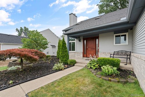 7077 Amanda Dr, Van Buren Township, MI, 48111-5361 | Card Image