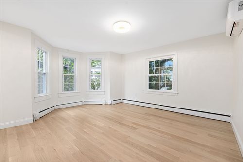 unit-2-28 Young St, Newport, RI, 02840-8208 | Card Image