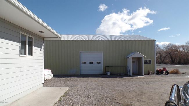 Duplex and shop perspective | Image 8