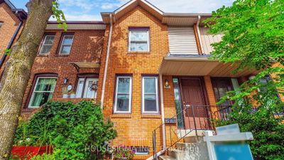 342 Melita Ave, Home with 3 bedrooms, 3 bathrooms and 1 parking in Toronto ON | Image 2