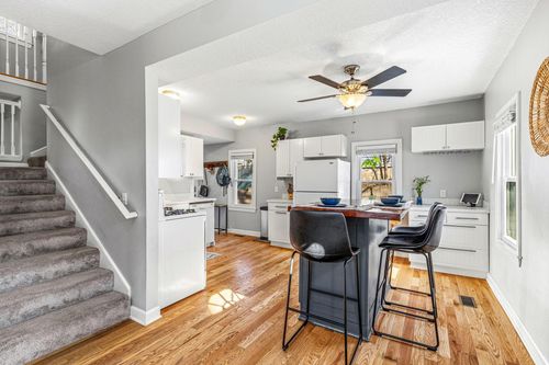 204 20th Ave N, Hopkins, MN, 55343-6912 | Card Image