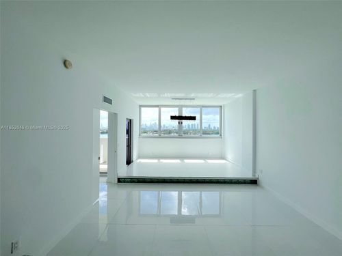 ph27-800 West Ave, Miami Beach, FL, 33139-5542 | Card Image