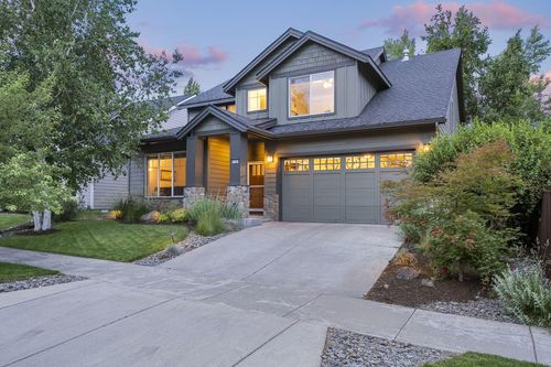 61121 Snowbrush Dr, Bend, OR, 97702-2321 | Card Image