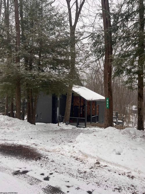 952 Rhododendron Dr, Terra Alta, WV, 26764-2715 | Card Image