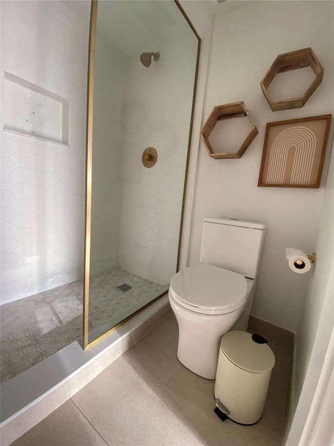 Love the shower tile | Image 12