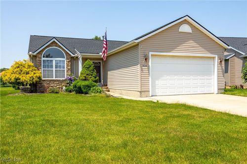 38216 Pelican Lake Dr, North Ridgeville, OH, 44039-5130 | Card Image