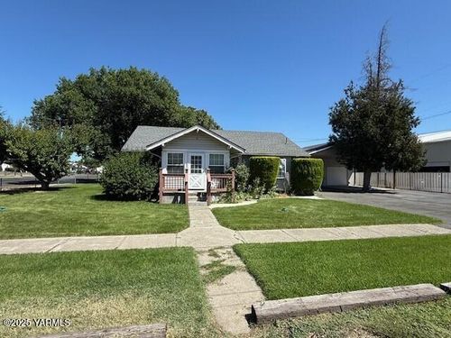 9 W Court St, Union Gap, WA, 98903-1928 | Card Image