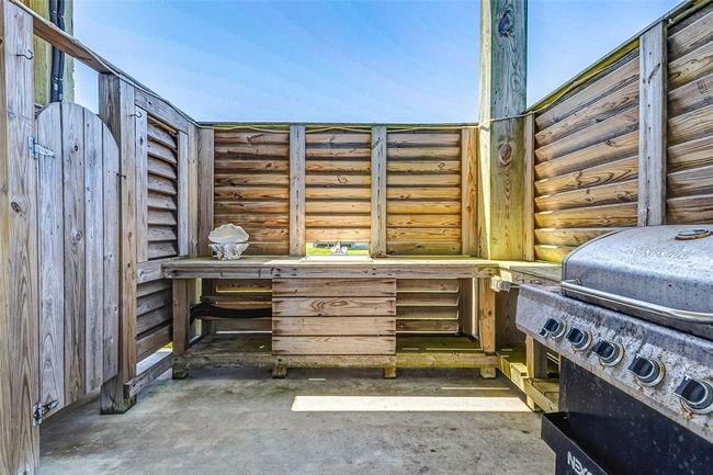 881 Buell, House other with 3 bedrooms, 2 bathrooms and null parking in Crystal Beach TX | Image 45