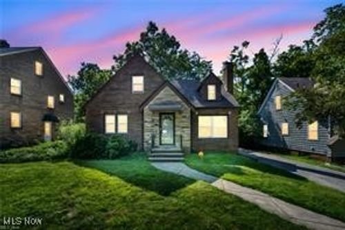 2010 E 221st St, Euclid, OH, 44117-2104 | Card Image