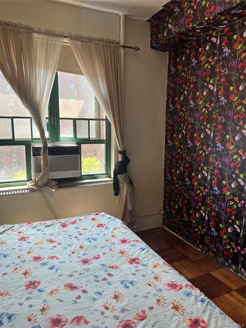 5h-1651 Metropolitan Ave, Bronx, NY, 10462-6276 | Card Image