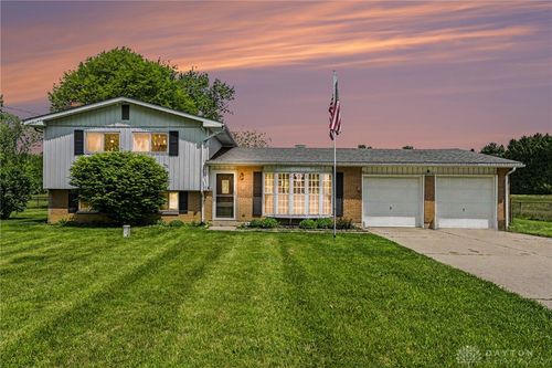 5884 Troy Rd, Springfield, OH, 45502-9033 | Card Image