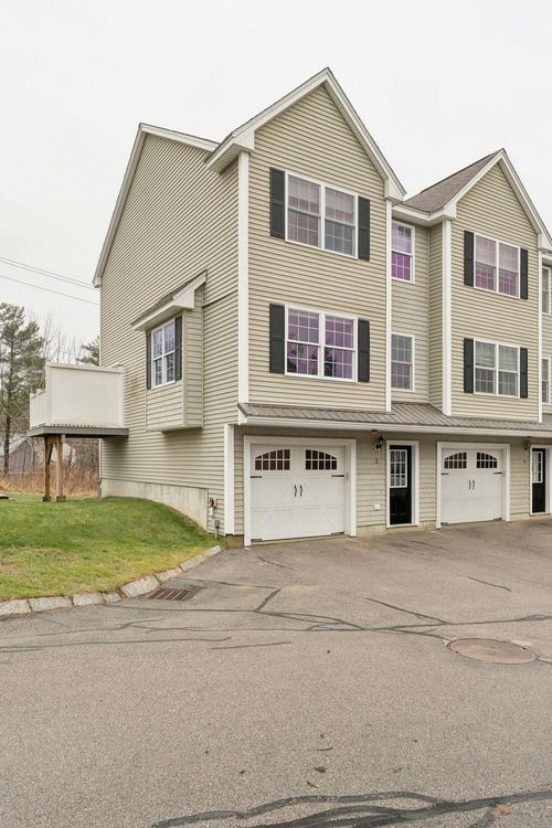 2 Townsend Dr, Dover, NH, 03820-6514 | Card Image