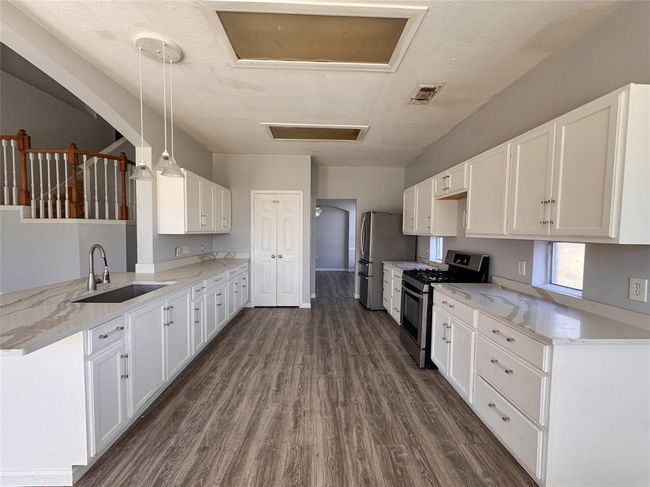 1803 Shadow Haven Ct, House other with 5 bedrooms, 4 bathrooms and 2 parking in Fresno TX | Image 9
