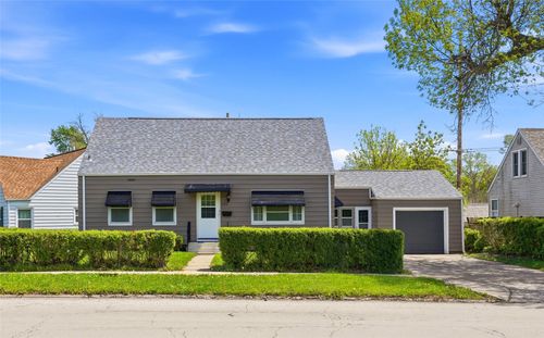 642 Prairie Dr Ne, Cedar Rapids, IA, 52402-4725 | Card Image