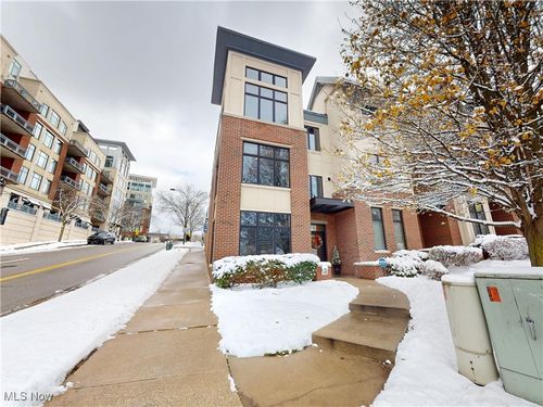 121 N Howard St, Akron, OH, 44308-1968 | Card Image