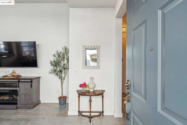 664 Prince Albert Way, Home with 2 bedrooms, 2 bathrooms and 1 parking in Brentwood CA | Image 12
