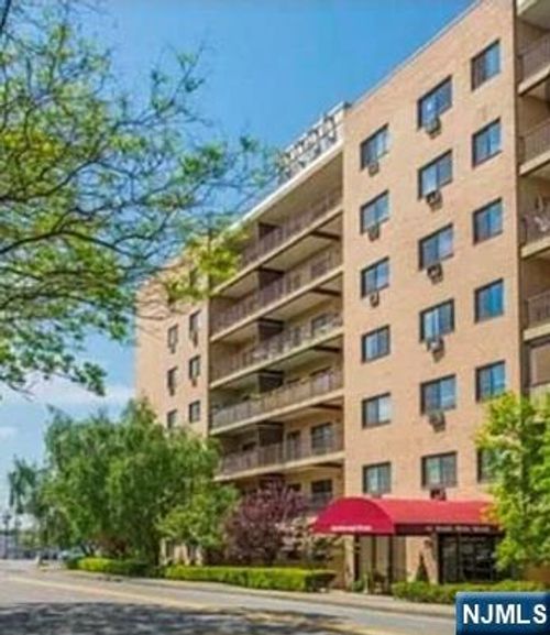 44 Main St, Lodi, NJ, 07644-1651 | Card Image