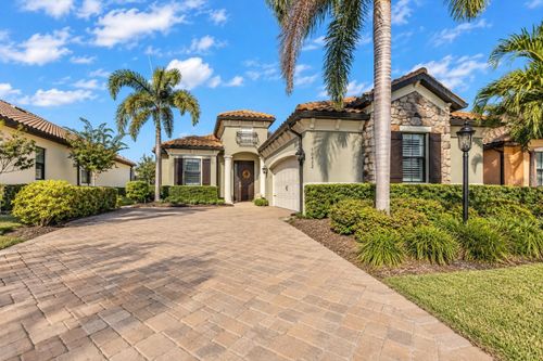 16422 Hillside Cir, Bradenton, FL, 34202-5300 | Card Image