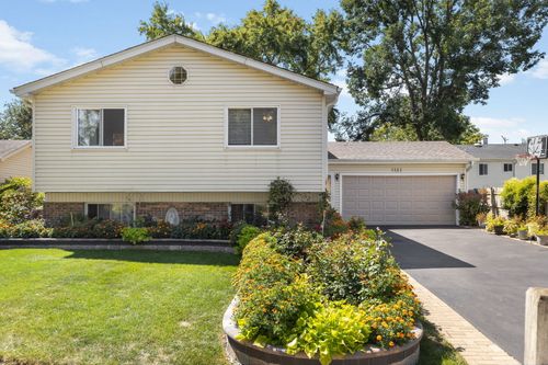 1151 Whitehall St, Lombard, IL, 60148-4835 | Card Image