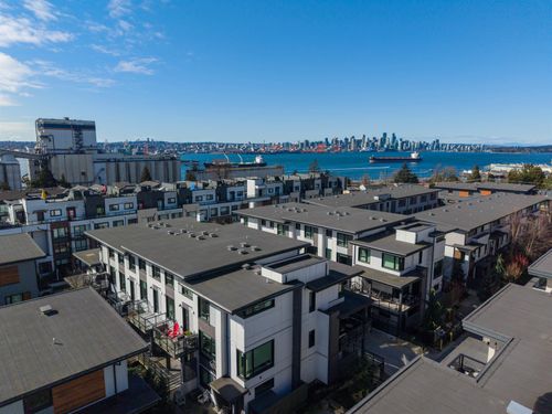 33-528 E 2nd St, North Vancouver, BC, V7L0G8 | Card Image