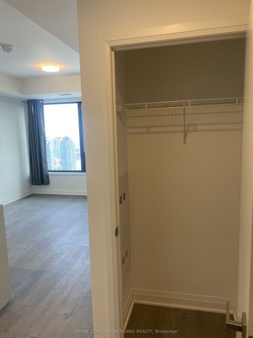 3303-4015 The Exchange, Mississauga, ON, L5B0N9 | Card Image