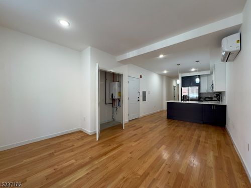 1-52 James St, Newark, NJ, 07102-2005 | Card Image