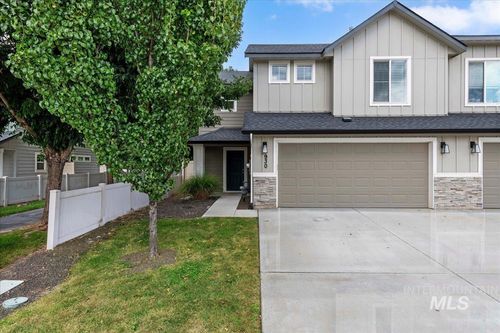 930 W Woodpine St, Meridian, ID, 83646-6059 | Card Image