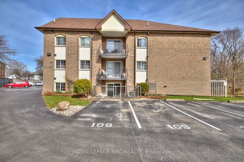109-20 John St, Grimsby, ON, L3M1X5 | Card Image