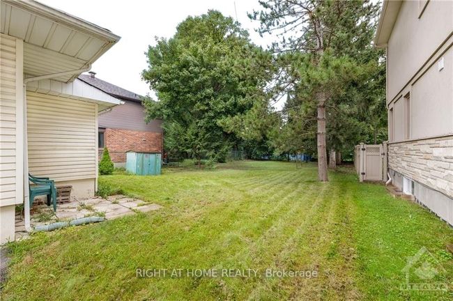 827 Riddell Ave N, House other with 2 bedrooms, 1 bathrooms and 4 parking in Ottawa ON | Image 6