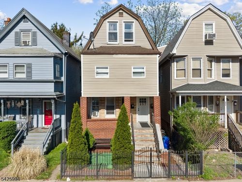 237 Halsted St, East Orange, NJ, 07018-3591 | Card Image