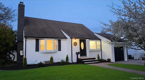 1515 Paul St, North Baldwin, NY, 11510-2026 | Card Image