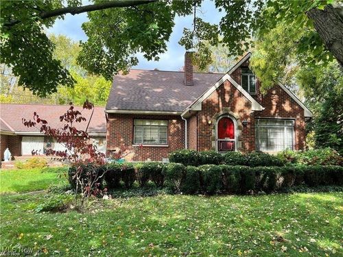 8581 Fair Rd, Strongsville, OH, 44149-1224 | Card Image