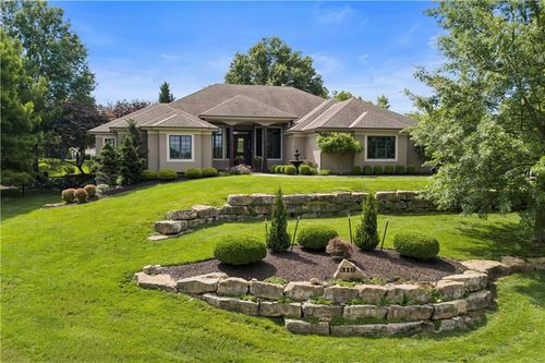 319 Nw Rockwood Ct, Lee's Summit, MO, 64081-2095 | Card Image
