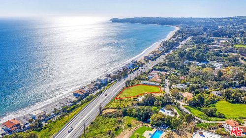 27136 Sea Vista Dr, MALIBU, CA, 90265-4437 | Card Image