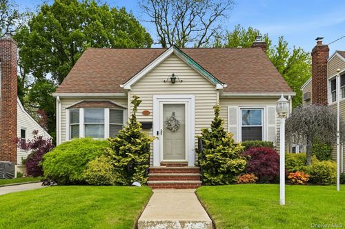 257 Jefferson St, Franklin Square, NY, 11010-2336 | Card Image