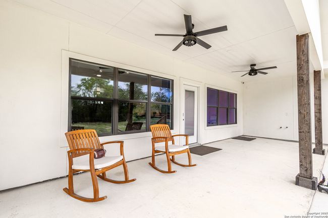 177 E Short Meadow Dr, House other with 4 bedrooms, 4 bathrooms and null parking in Lytle TX | Image 40