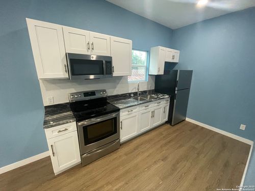 201-227 Jackson St, San Antonio, TX, 78212-5508 | Card Image