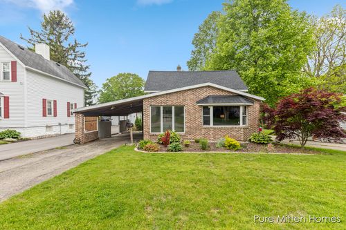 313 W Front St, Grand Ledge, MI, 48837-1017 | Card Image
