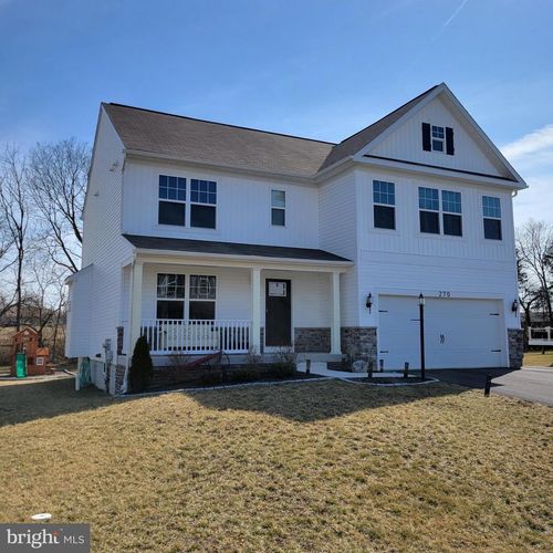 270 Paradise View Dr, GREENCASTLE, PA, 17225-8212 | Card Image